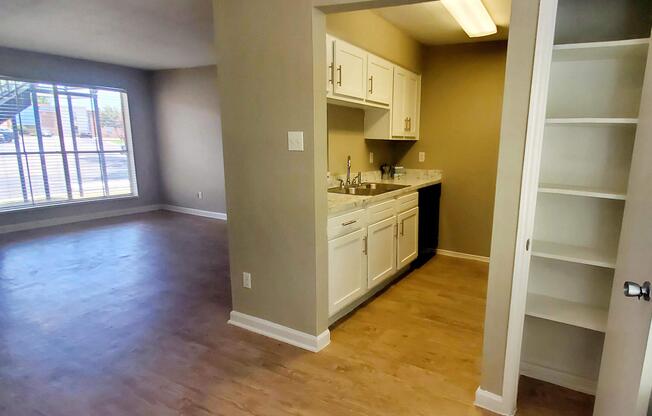 1 bed, 1 bath, 651 sqft, $869