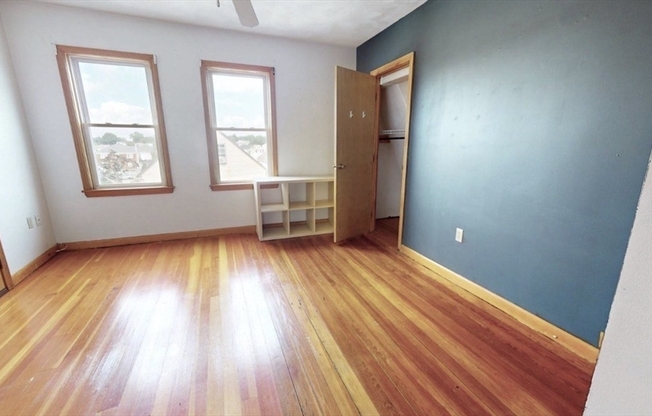 4 beds, 1 bath, 1,900 sqft, $4,300, Unit 2