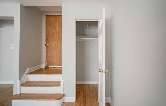 Closet Space 7347-G