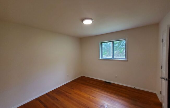 3 beds, 1 bath, $1,400