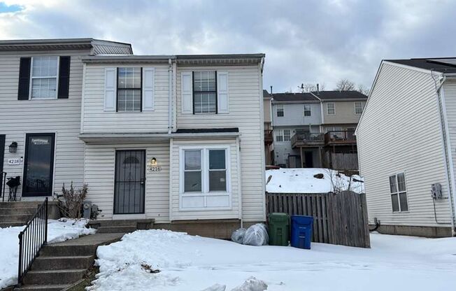 BEAUTIFUL, LARGE 3 BEDROOM RE-MODELED TOWN HOME! END OF GROUP HUGE FENCED IN YARD WITH A DECK! ITS A MUST SEE!