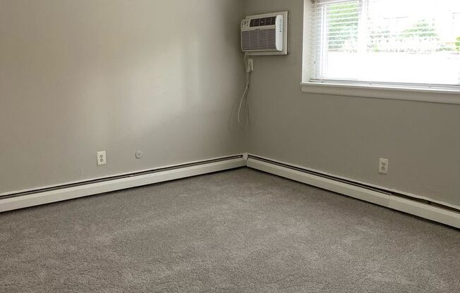2 beds, 1 bath, 685 sqft, $1,640, Unit C07