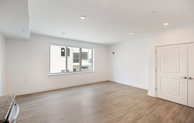 Studio, 1 bath, 575 sqft, $1,375, Unit Unit 207