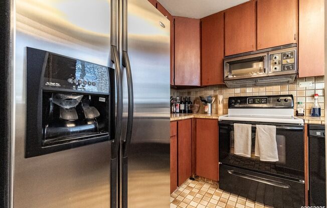 $3000/ 3 BED / 2 BATH in  PUNAHOU REGENCY
