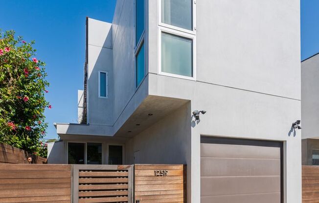 Stunning Custom Home in Del Rey