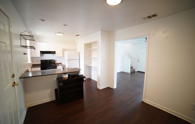 2 beds, 2.5 baths, 1,000 sqft, $1,150, Unit Apt 3