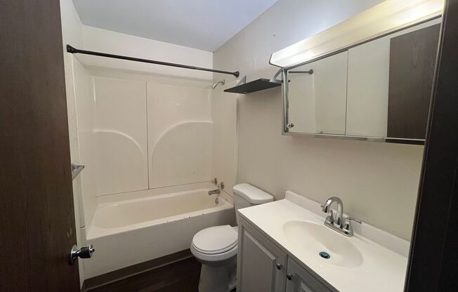 2 beds, 1.5 baths, $625, Unit E1