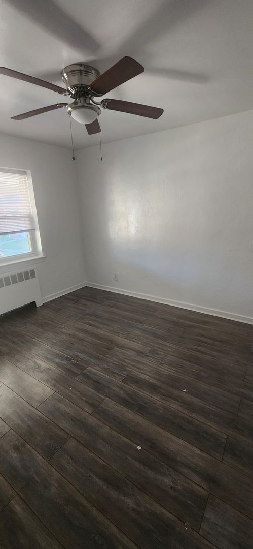 2 beds, 1 bath, 850 sqft, $1,595, Unit B-12