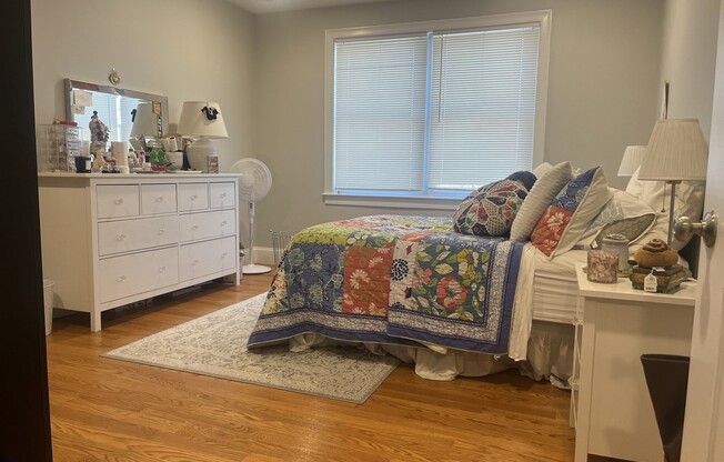 3 beds, 2 baths, 1,490 sqft, $4,000, Unit 11