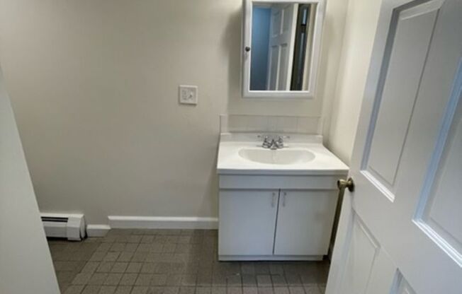 2 beds, 1 bath, 800 sqft, $2,600, Unit # 2