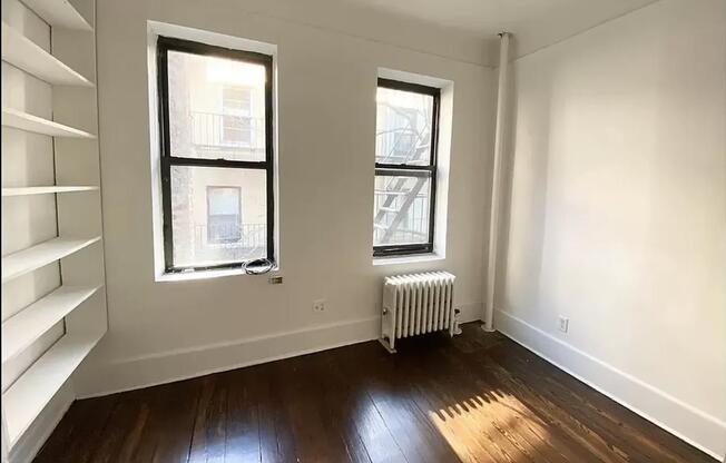 241 W 15 ST