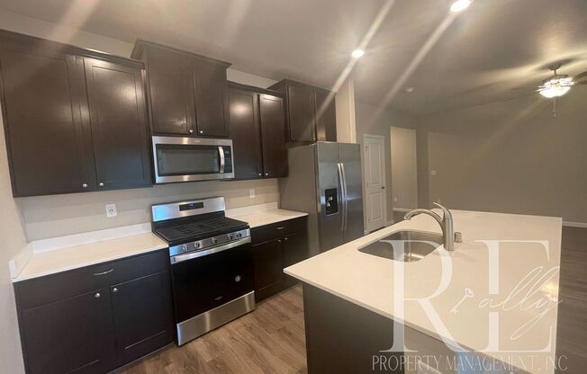 Spacious 4 Bedroom In Prime Location!