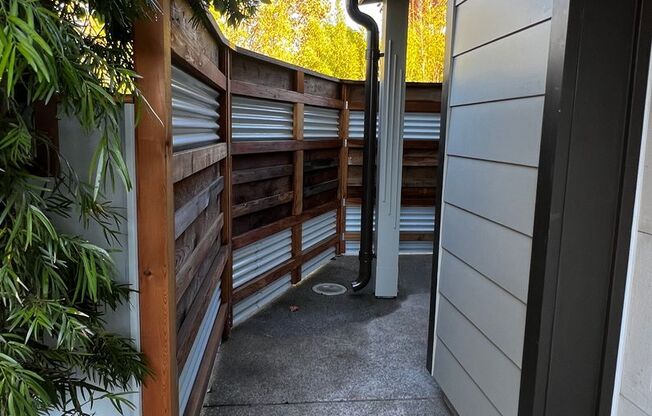 Rare 1 Bedroom/1 Bathroom ADU (With PG&E & Water Included)!