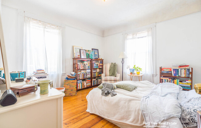 4 beds, 2 baths, $4,600, Unit 2