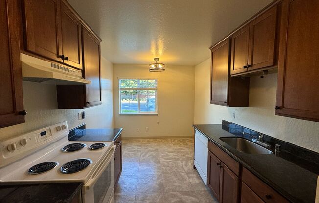 2 beds, 1 bath, $2,600, Unit 02