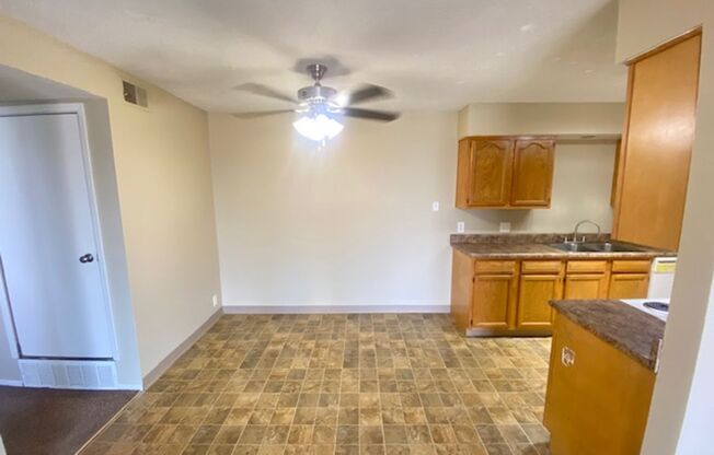 2 beds, 2 baths, 1,005 sqft, $1,075, Unit 1523-11