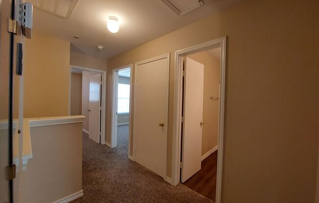 3 beds, 2.5 baths, $1,250, Unit 3