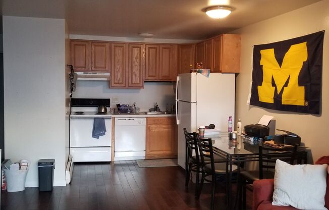 2 beds, 1 bath, 768 sqft, $2,390, Unit 328