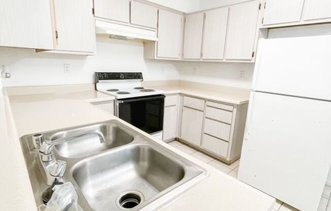1 bed, 1 bath, 733 sqft, $1,210, Unit 147