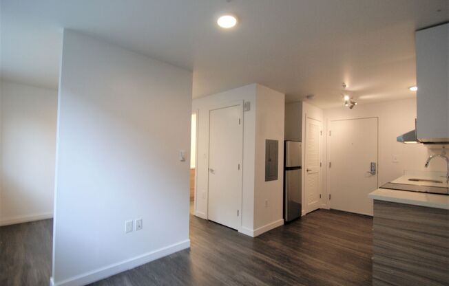 Studio, 1 bath, 356 sqft, $1,395, Unit 12 NEW