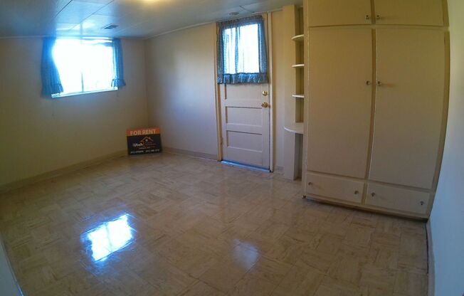 3 beds, 1 bath, 1,200 sqft, $1,400