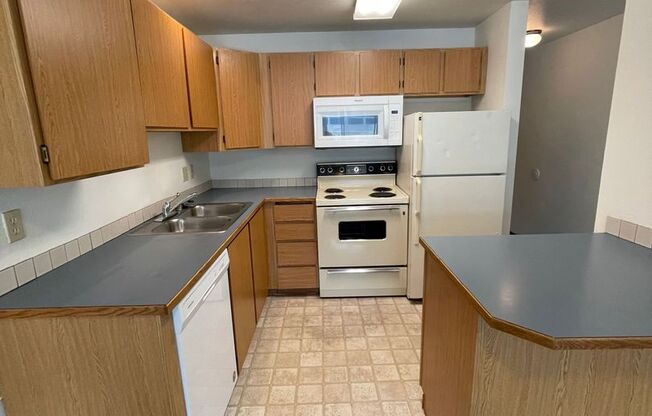 2 beds, 1.5 baths, 900 sqft, $1,600, Unit B104