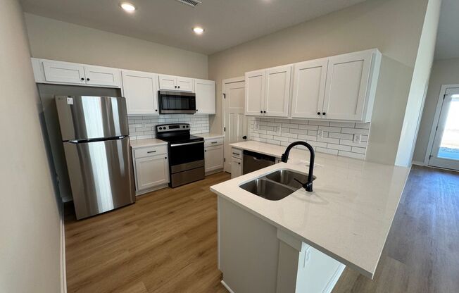 4 beds, 2 baths, $1,650, Unit 12500 W Fennec St