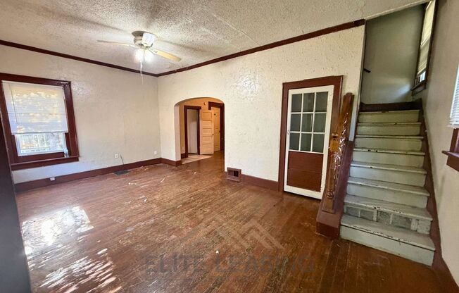 Spacious 3 Bedroom Home in Central Topeka – Pet Friendly!