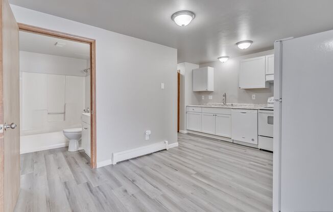 2 beds, 1 bath, 950 sqft, $1,199, Unit 2710-10