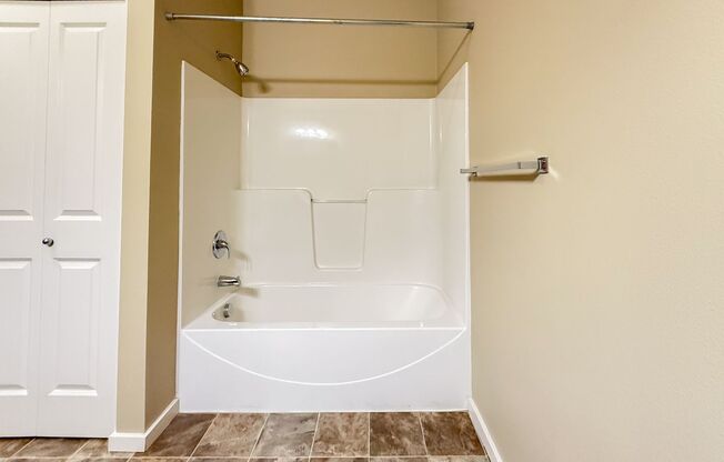 2 beds, 2 baths, 1,090 sqft, $1,600, Unit 523-05