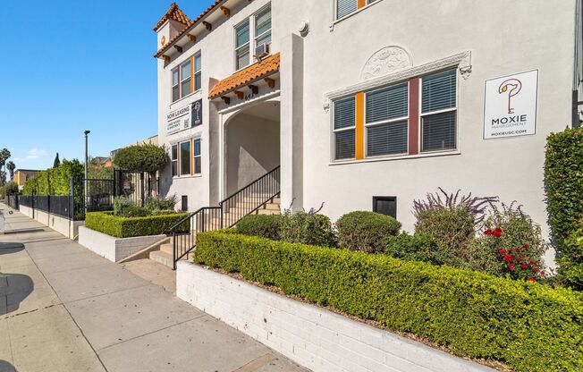 643 W 30th Street