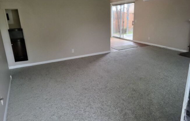 2 beds, 1 bath, 1,050 sqft, $2,950, Unit 4275 Howard Ave.