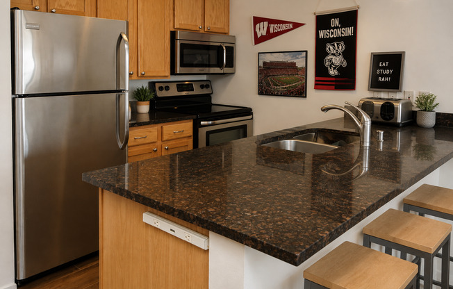 4 beds, 2 baths, $4,700, Unit 1103