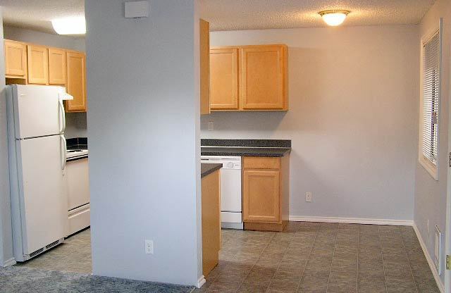 2 beds, 1 bath, $1,450, Unit 20