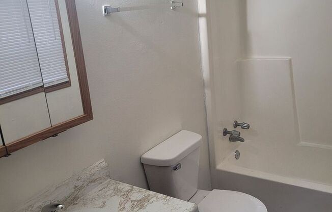 Studio, 1 bath, $490, Unit 03