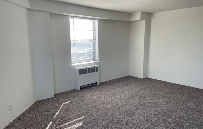 1 bed, 1 bath, 690 sqft, $765, Unit 422