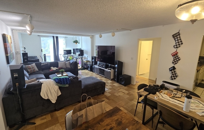 2 beds, 2 baths, 1,300 sqft, $3,500, Unit 606