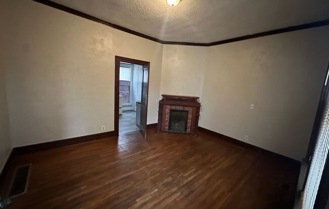 1 bed, 1 bath, 700 sqft, $800, Unit 2