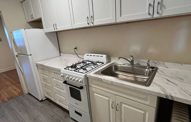 1 bed, 1 bath, 780 sqft, $1,770, Unit 422 #1