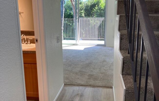 2 beds, 1.5 baths, 925 sqft, $2,395, Unit Thorne #06