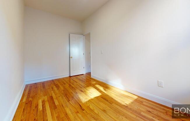 1 bed, 1 bath, $4,000, Unit 4A