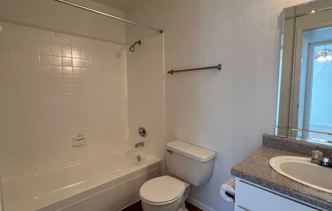 2 beds, 2 baths, 914 sqft, $1,095, Unit 15-206