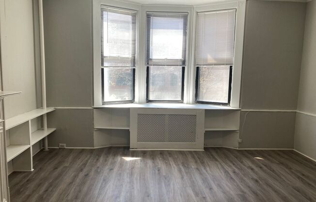 1 bed, 1 bath, 700 sqft, $1,349, Unit 42-3