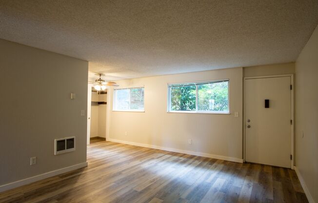 2 beds, 1 bath, $1,425, Unit 3932