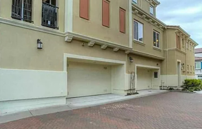 EPIC REA - Modern-Style 3 BR/3BA townhouse in Livermore