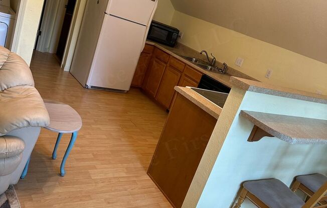 1 bed, 1 bath, $625, Unit Above Garage