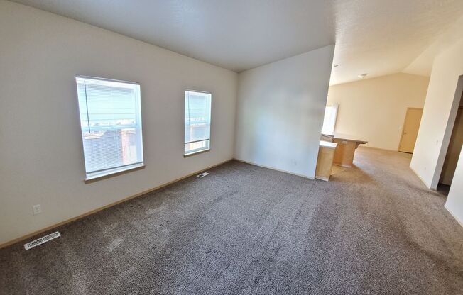 Small Dogs Welcome! 3 Bedroom, 2 Bathroom Single Level Home