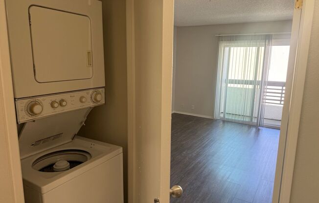 1 bed, 1 bath, 671 sqft, $2,425, Unit 355