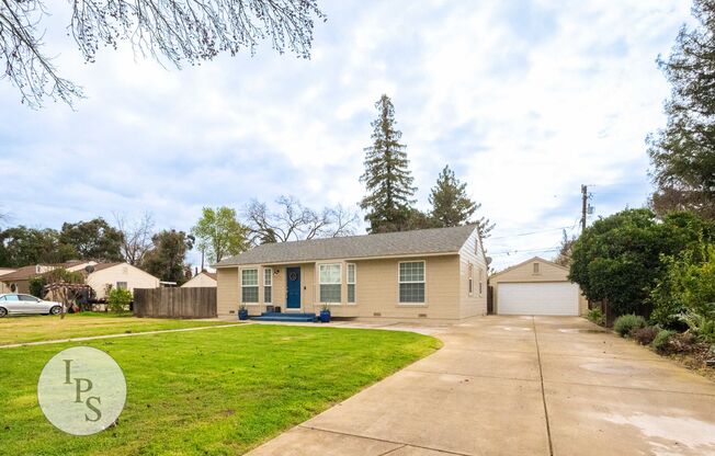 Beautiful Old Fig Home, 3BR/1BA, Huge Lot! Walking to Van Ness / Christmas Tree Lane - Lots of Amenities!