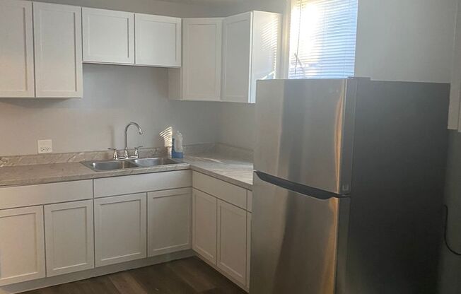 3 beds, 1 bath, $1,600, Unit Unit 2